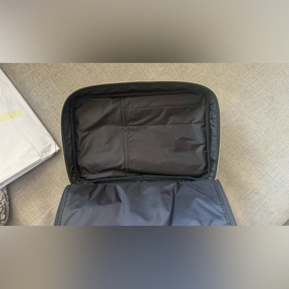 Kate Spade Chelsea Make Up Bag - Picture 8 of 8